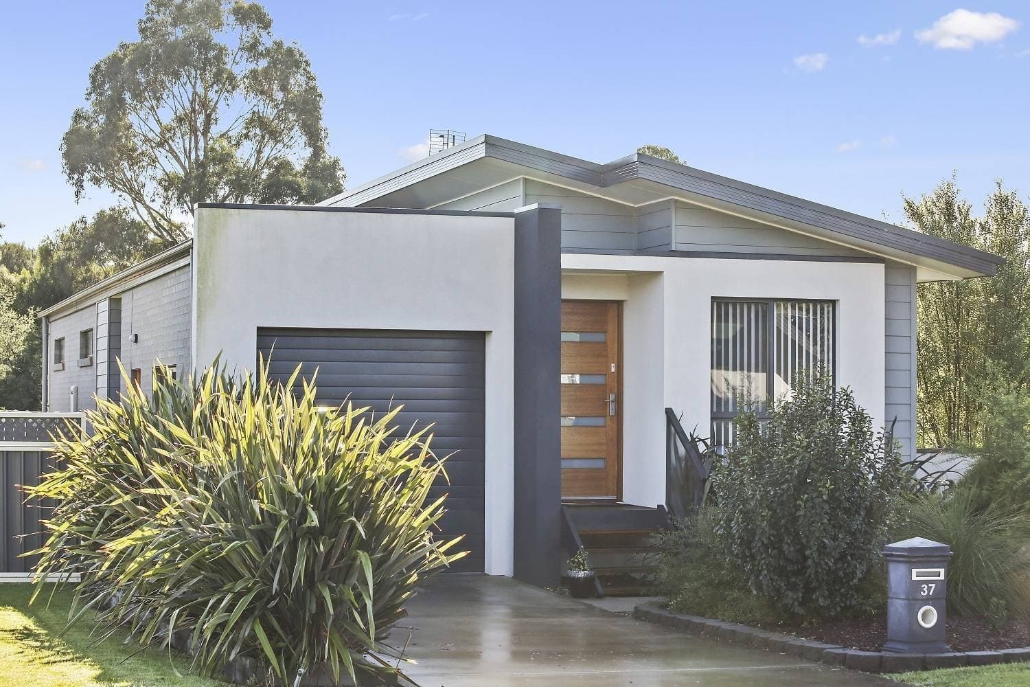 37 Lakeside Dr, Eden, Eden - Image 1
