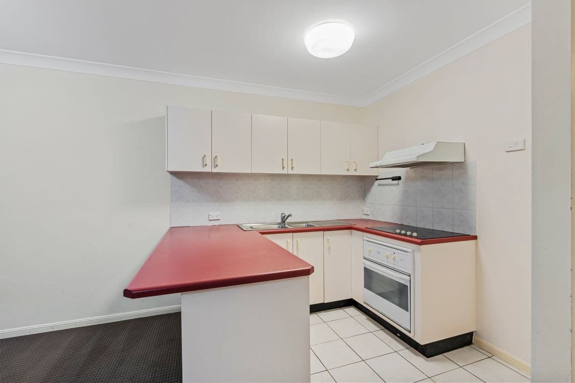 2/155 Pine Street, WYNNUM, QLD 4178, Wynnum - Thumbnail 4