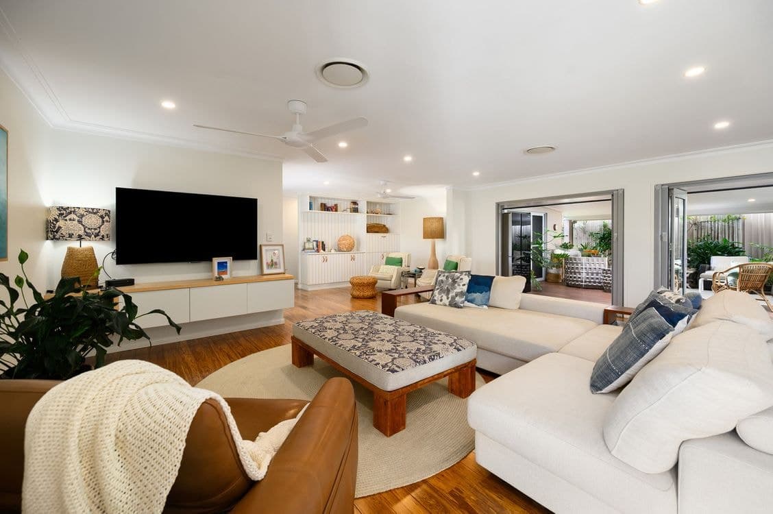 1 Flinders Court, Paradise Point, QLD 4216, Paradise Point - Thumbnail 2
