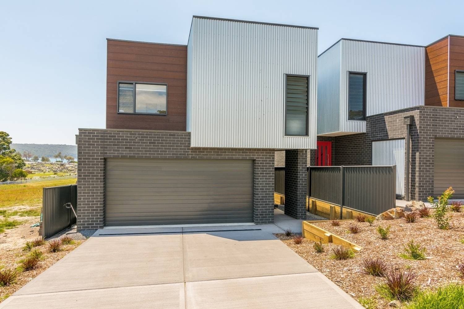 10 Lake Street, Eden - Image 1