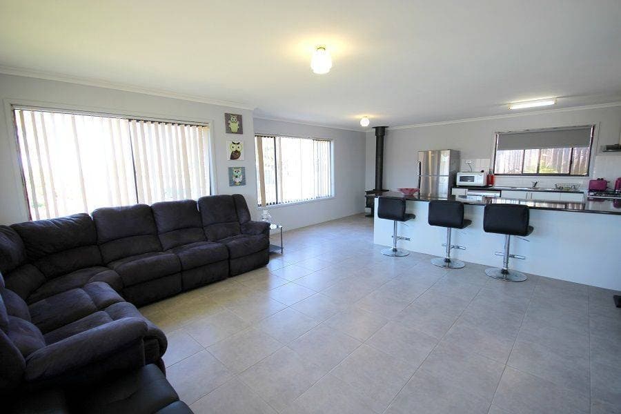 9 Wellings Court, Eden - Thumbnail 2
