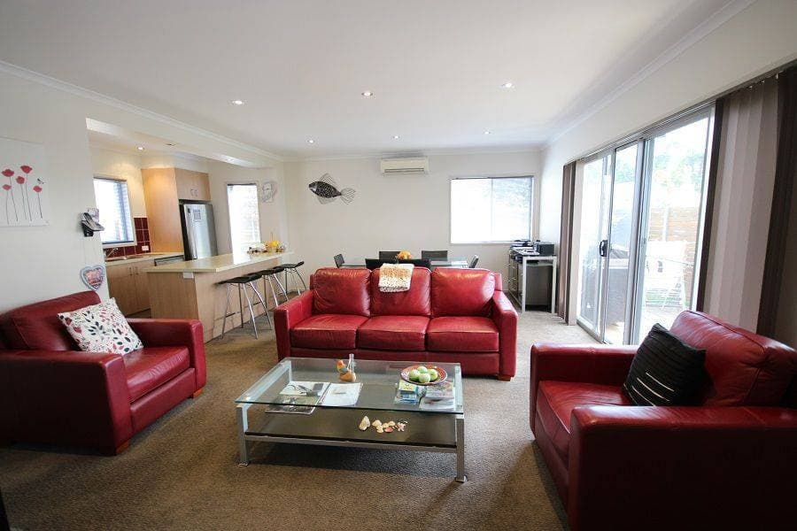 6 A Dolphin Crescent, Eden, Eden - Thumbnail 2