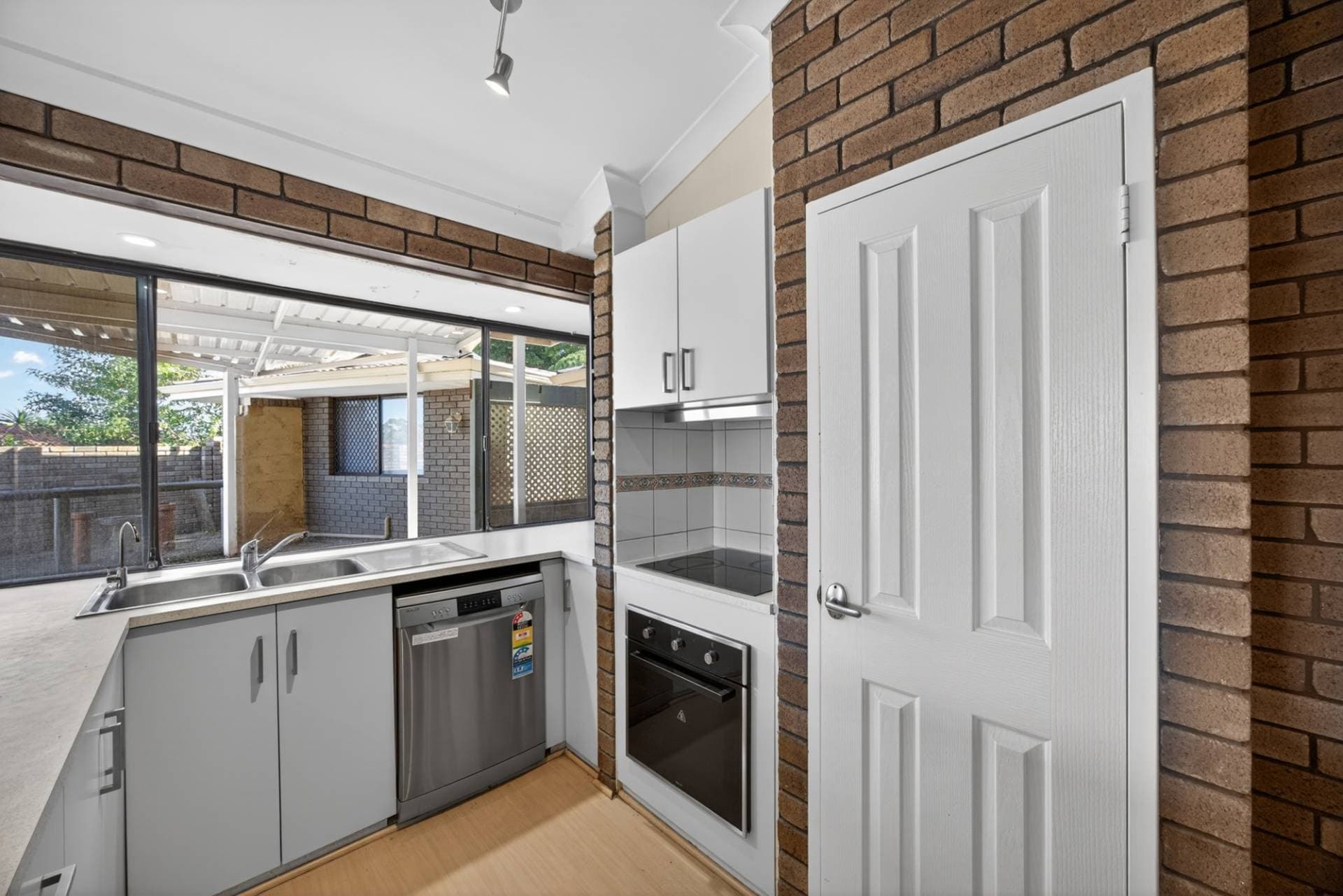 4 Opal Dr, Edgewater - Thumbnail 2