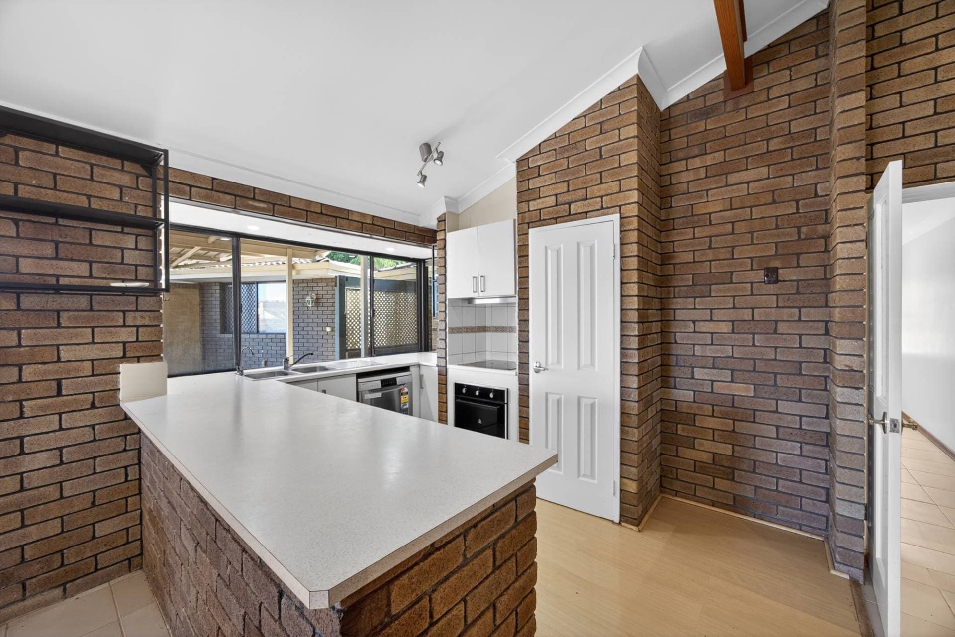 4 Opal Dr, Edgewater - Thumbnail 3