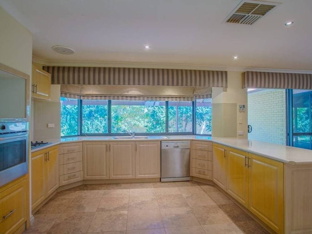 31 Hampshire Drive, Quinns Rocks - Thumbnail 2