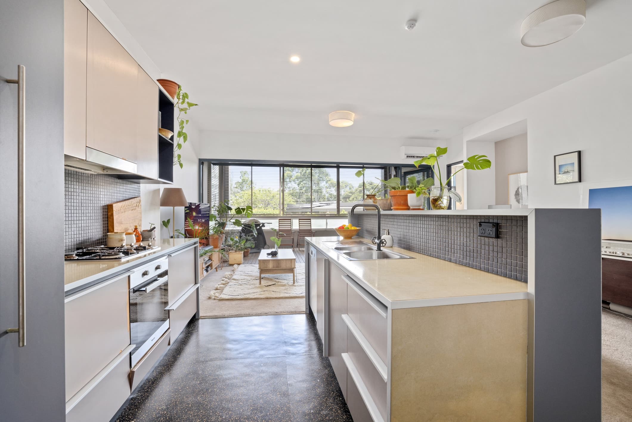 4/10 Pyrmont Bridge Road, Camperdown, NSW, Camperdown - Thumbnail 2