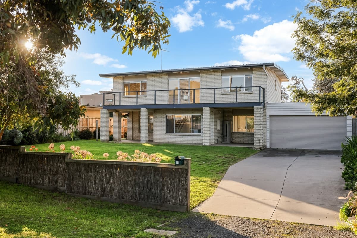 10 Chapel Street, Cowes VIC 3922, Cowes - Thumbnail 2