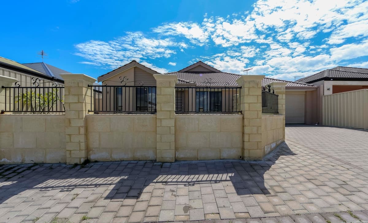 43 Hookstone Drive, Landsdale, WA 6065, Landsdale - Thumbnail 2