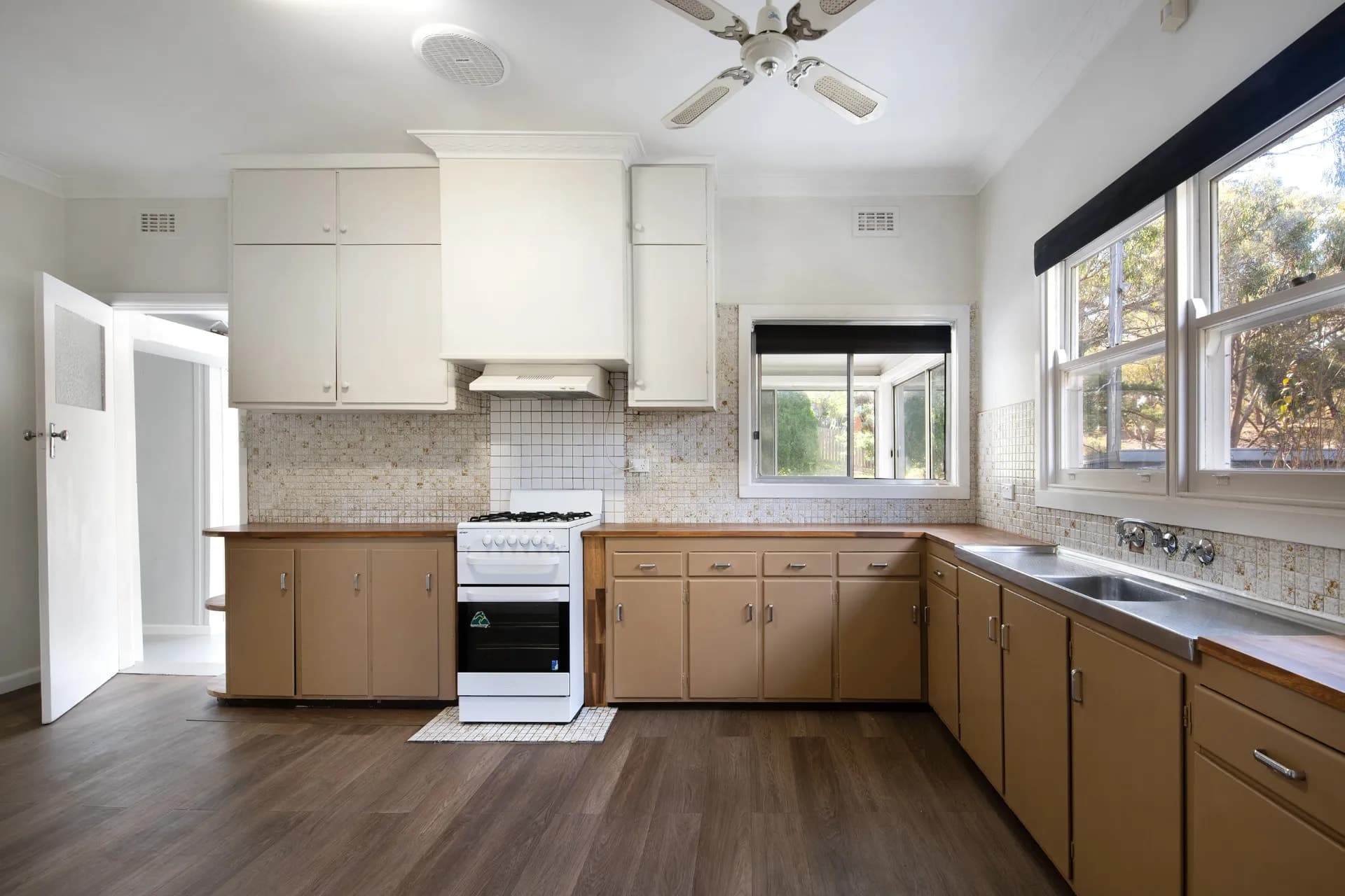 75 Bull Street, Castlemaine, VIC, Castlemaine - Thumbnail 5