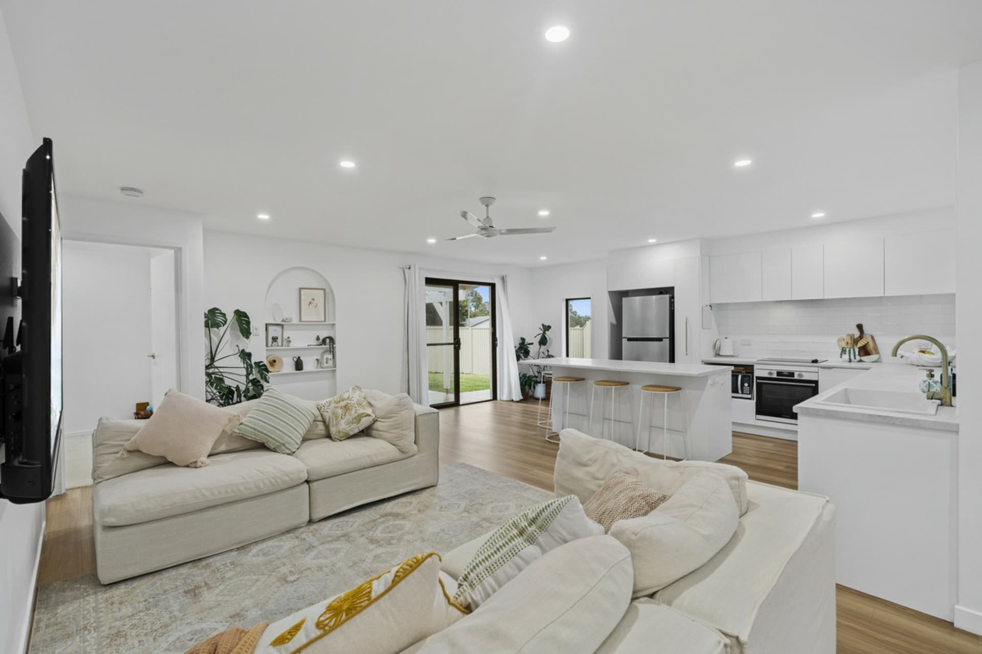 1 Amethyst Court, Carrara, Carrara - Thumbnail 3