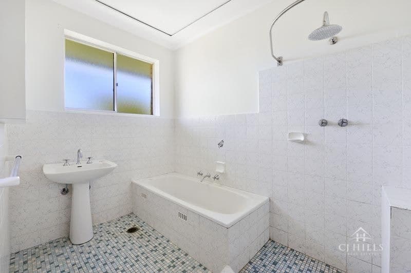 33 Lanford Avenue, Killarney Heights - Image 1