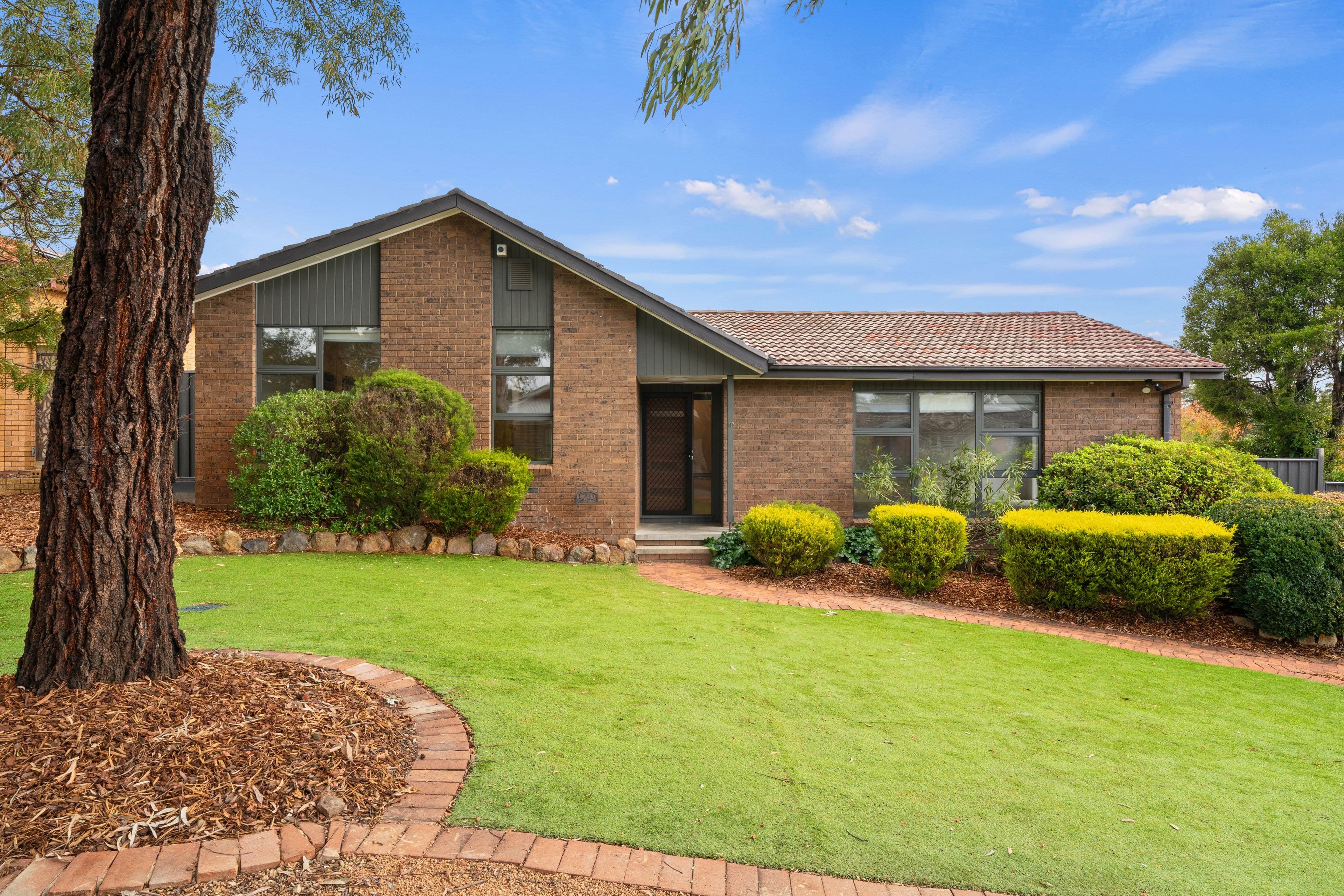 10 Illingworth Street, Wanniassa ACT 2903, Wanniassa - Image 1