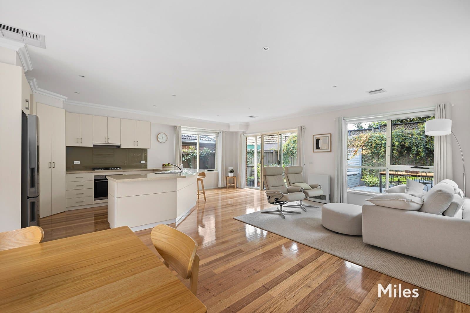 2 Ailsa Grove, Ivanhoe, Ivanhoe - Thumbnail 4
