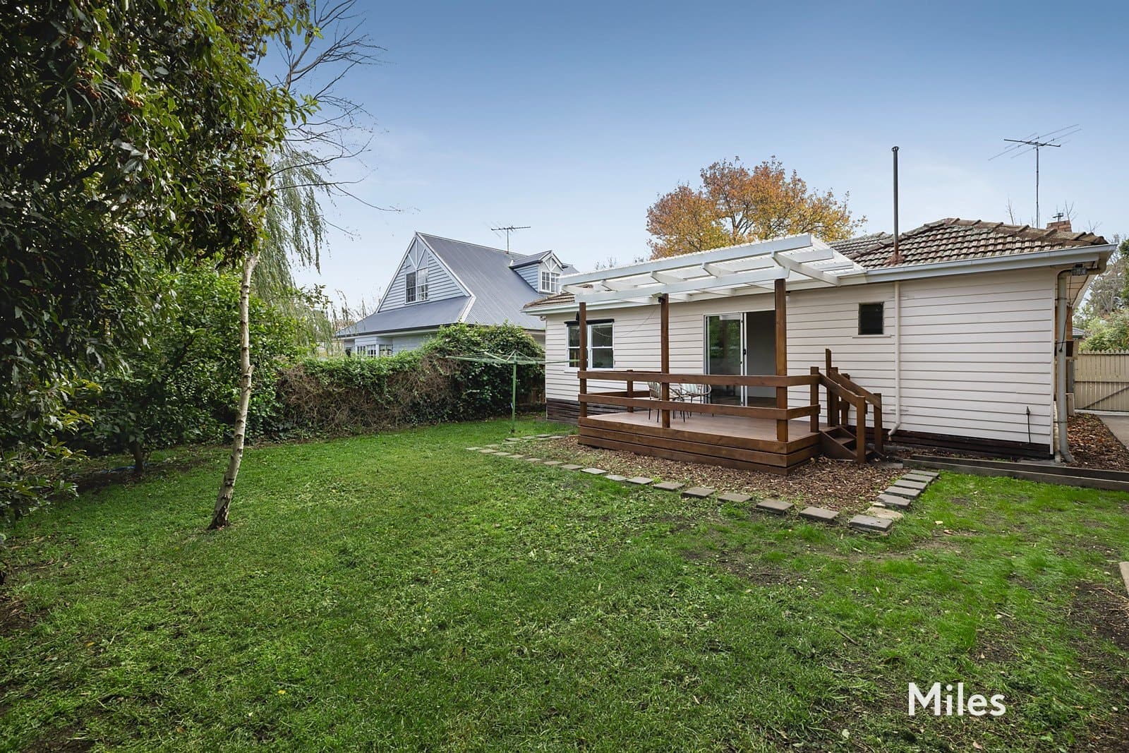 10 Hilltop Avenue, Macleod, Macleod - Thumbnail 2