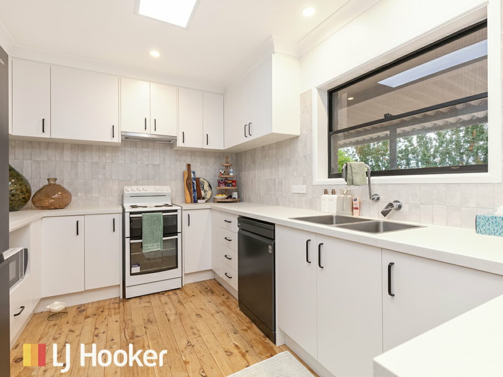 35 Kinarra Street, South Tamworth, South Tamworth - Thumbnail 2