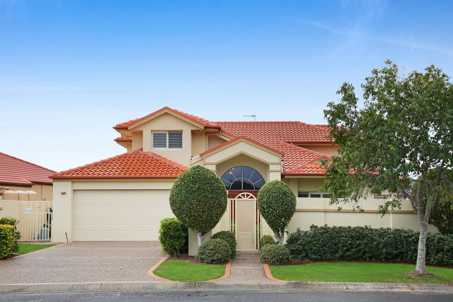 8 Christa Way Benowa Waters 4217, Benowa Waters - Image 1