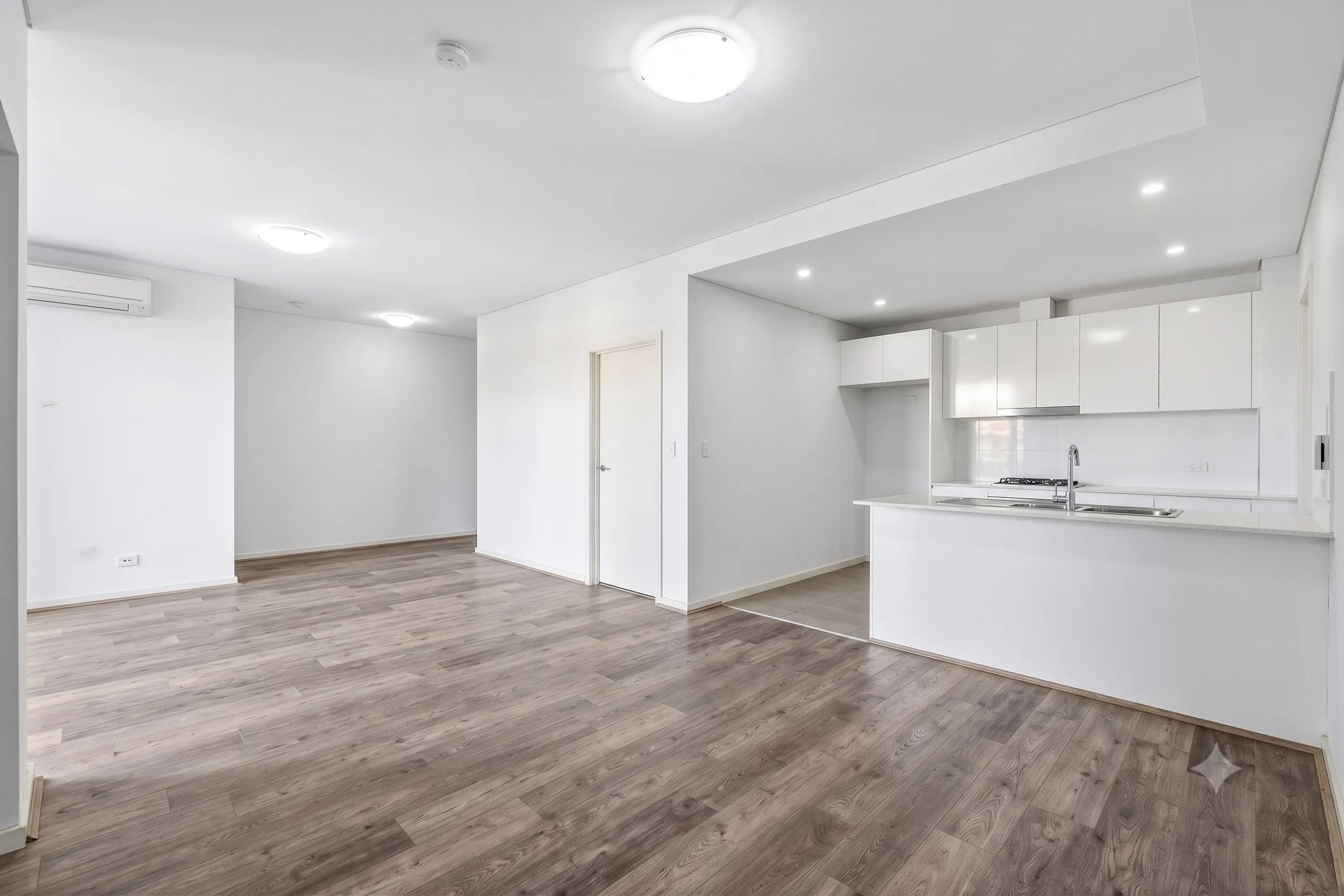 8/56 Lakeside Parade, JORDAN SPRINGS NSW 2747, Jordan Springs - Thumbnail 2