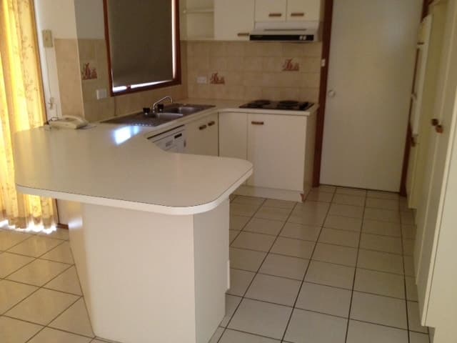 8 Rowntree Crescent, Isaacs ACT 2607, Isaacs - Thumbnail 3