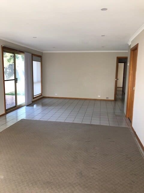 8 Birch Way, Jerrabomberra NSW 2619, Jerrabomberra - Thumbnail 2