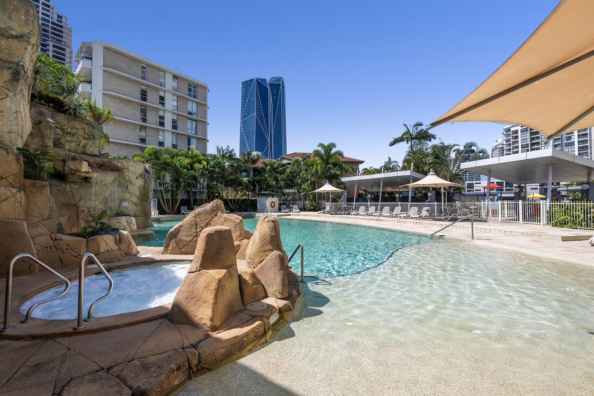 404 Error, Surfers Paradise - Image 1