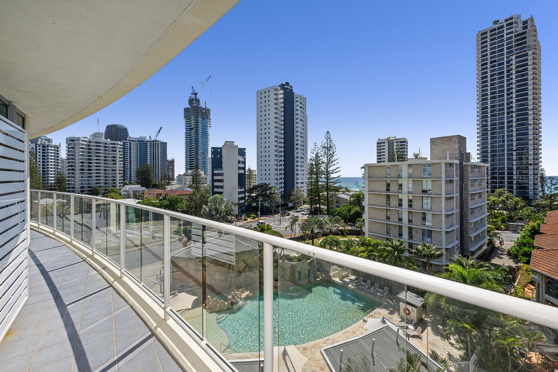 404 Error, Surfers Paradise - Thumbnail 2