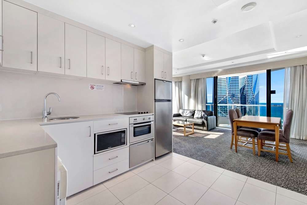 1615/2801 Gold Coast Highway, Surfers Paradise - Thumbnail 3