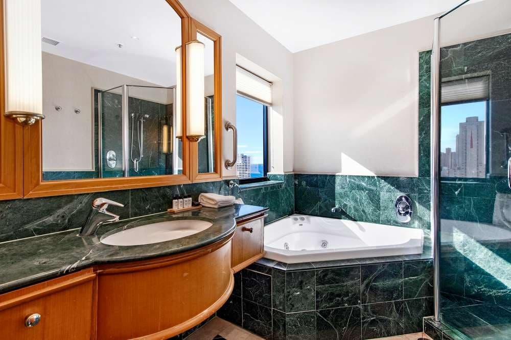 1615/2801 Gold Coast Highway, Surfers Paradise - Thumbnail 5