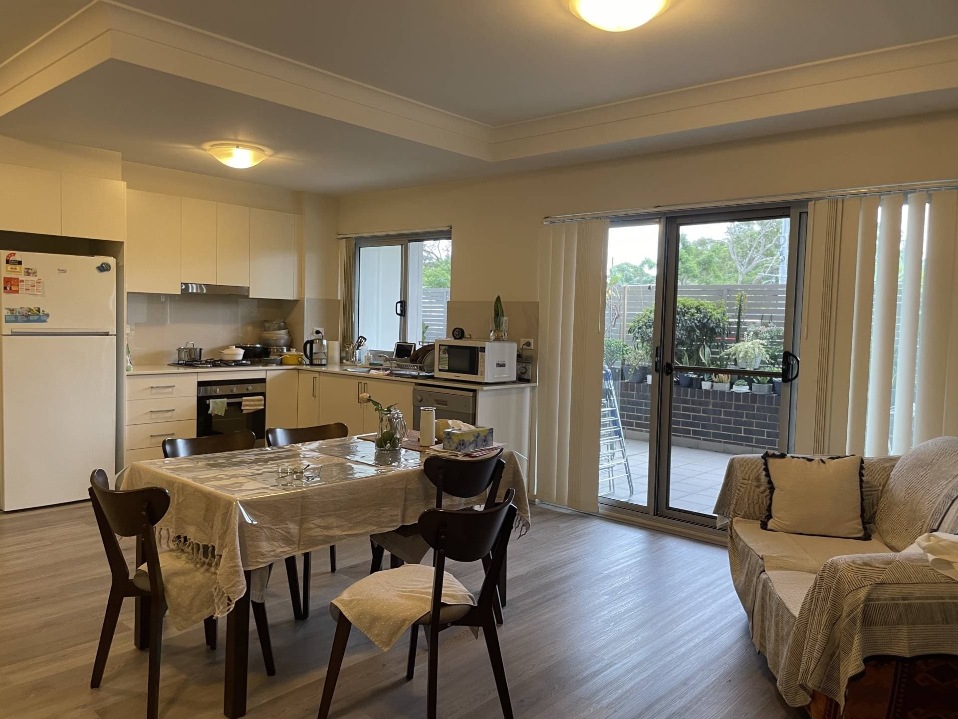 Double Room, 32 Station Street, Dundas - Thumbnail 3