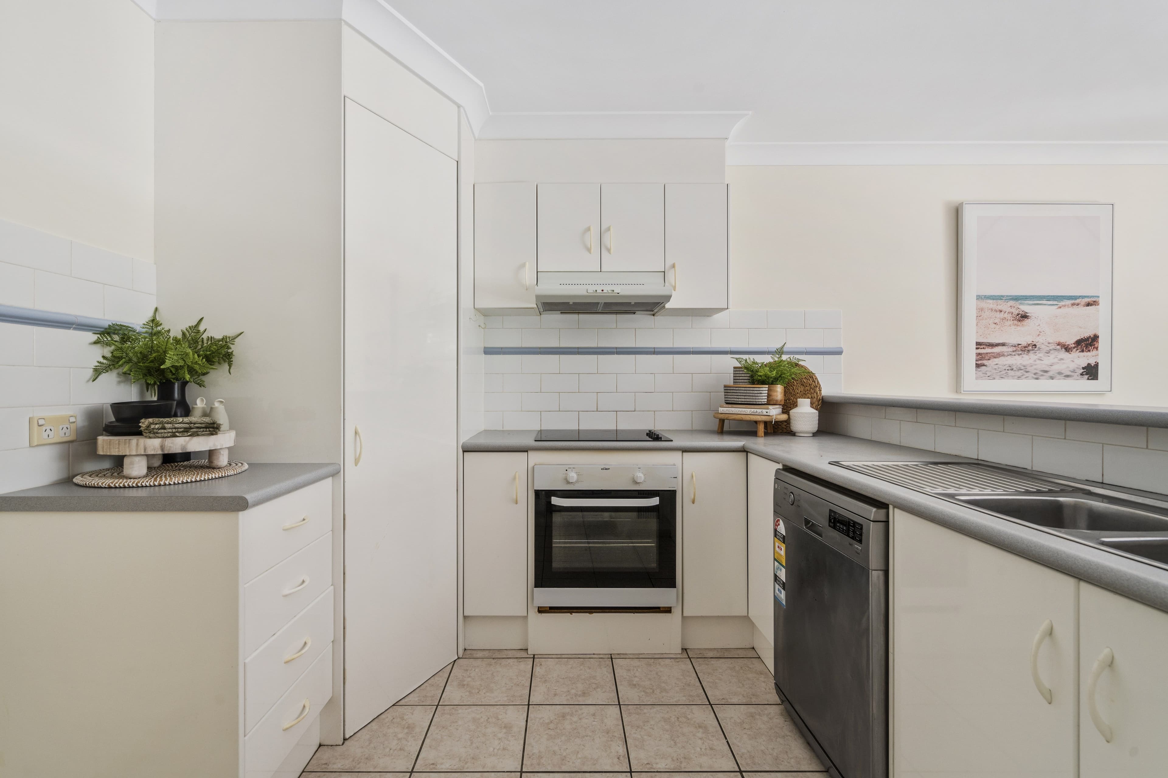 23/51 Pohlman Street, Southport QLD 4215, Southport - Thumbnail 8