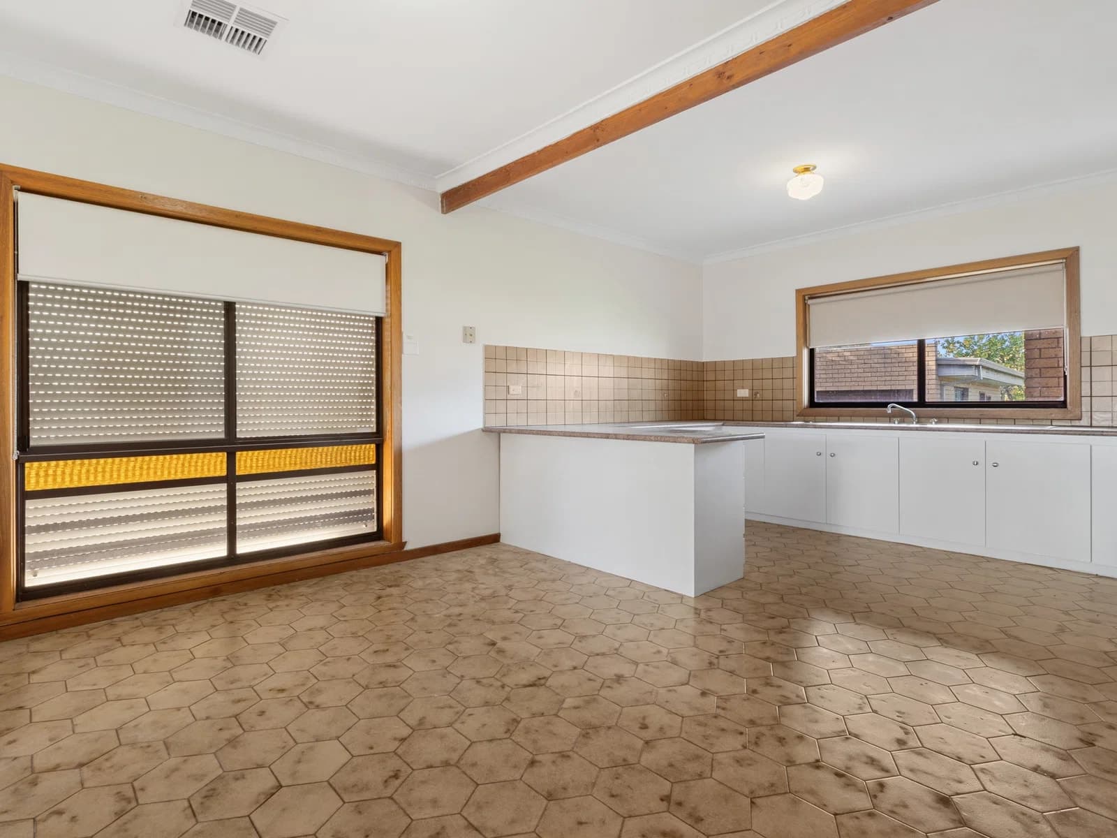 14 Douglas Ave, St Albans, VIC, 3021, St Albans - Thumbnail 3