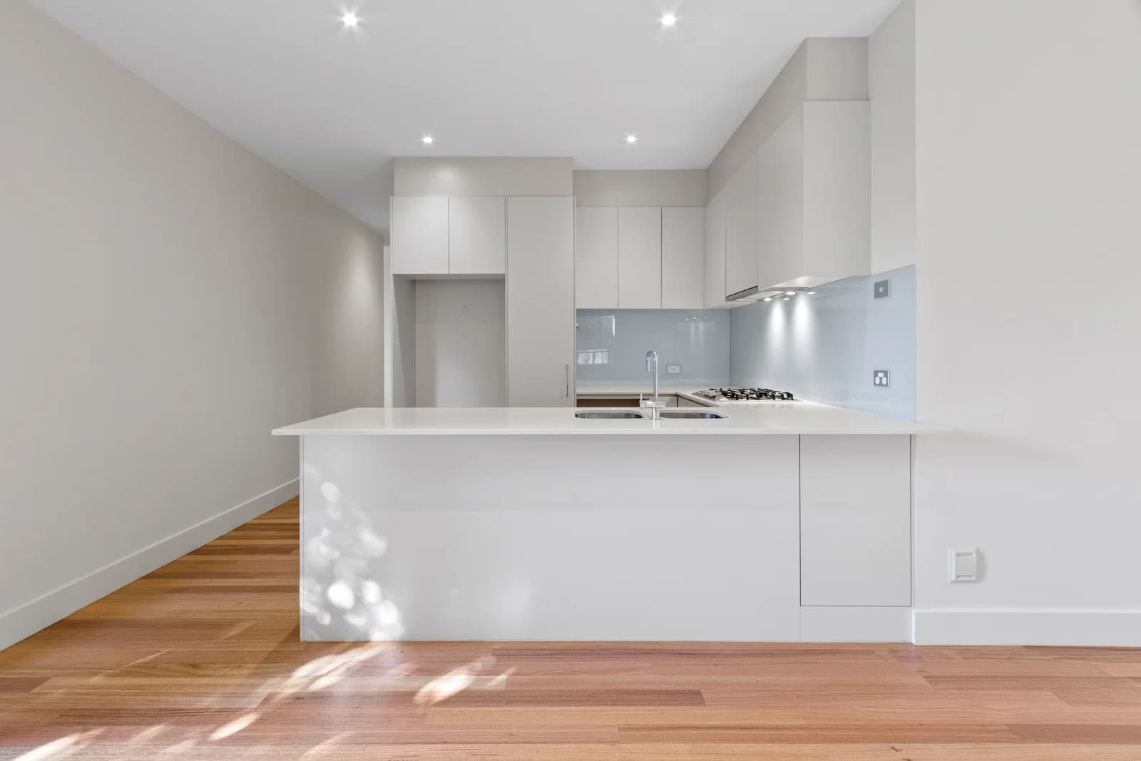 2/4 Bellevue Ave, Burwood East, VIC, 3151, Burwood East - Thumbnail 2