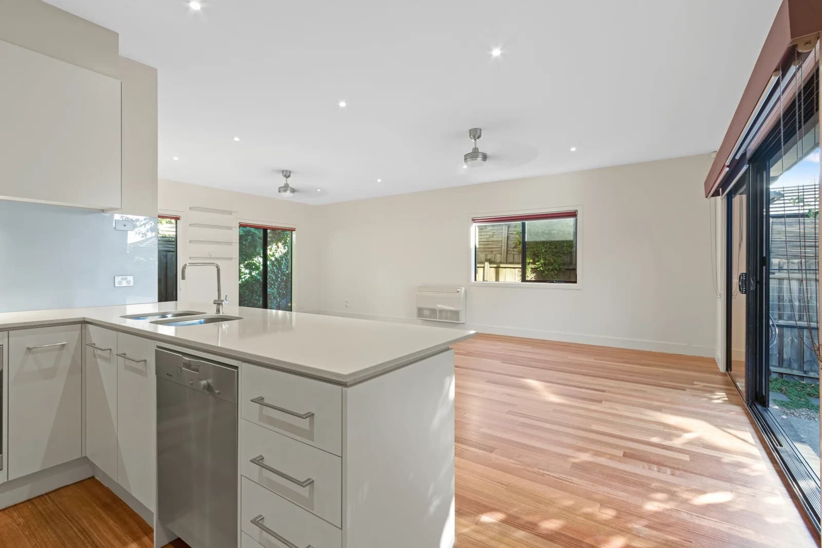 2/4 Bellevue Ave, Burwood East, VIC, 3151, Burwood East - Thumbnail 3