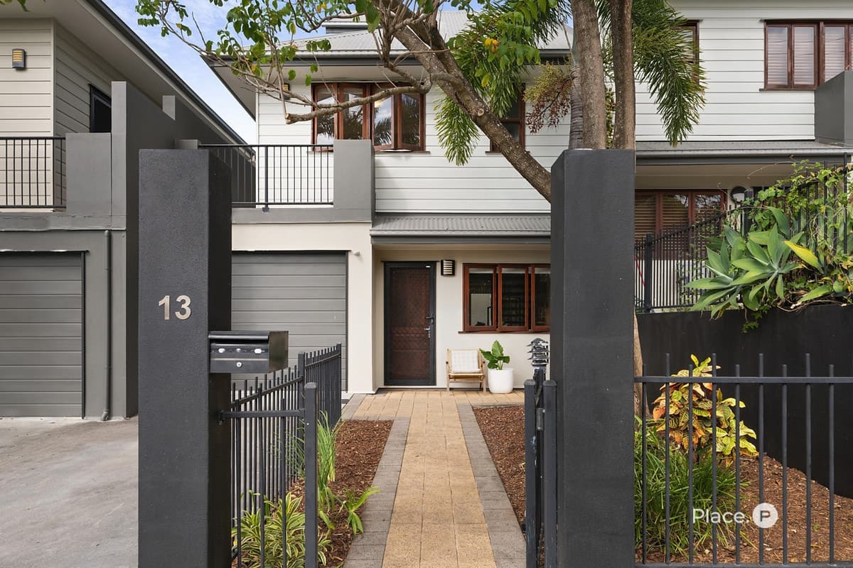 43 Sixth Avenue, Windsor - Image 1