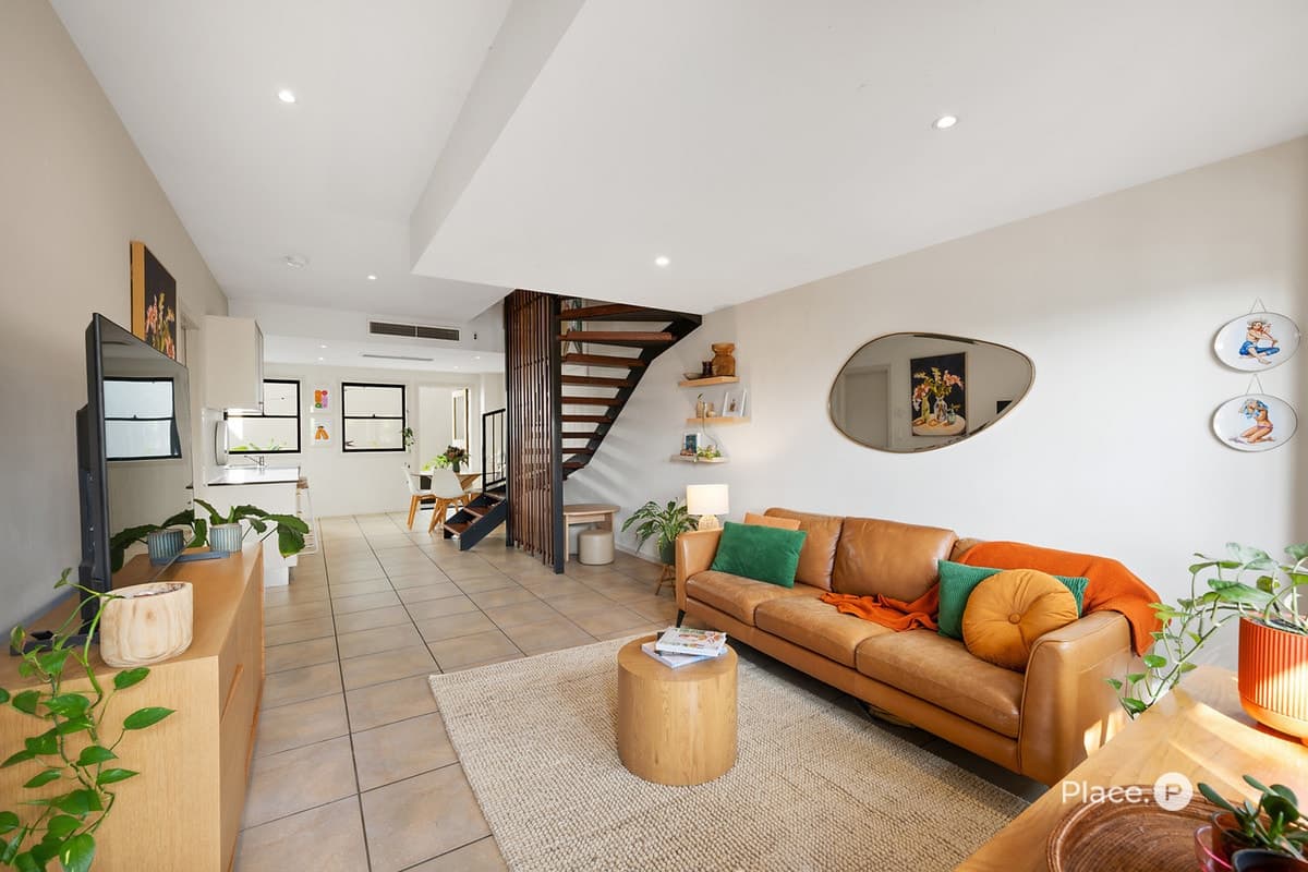 43 Sixth Avenue, Windsor - Thumbnail 2
