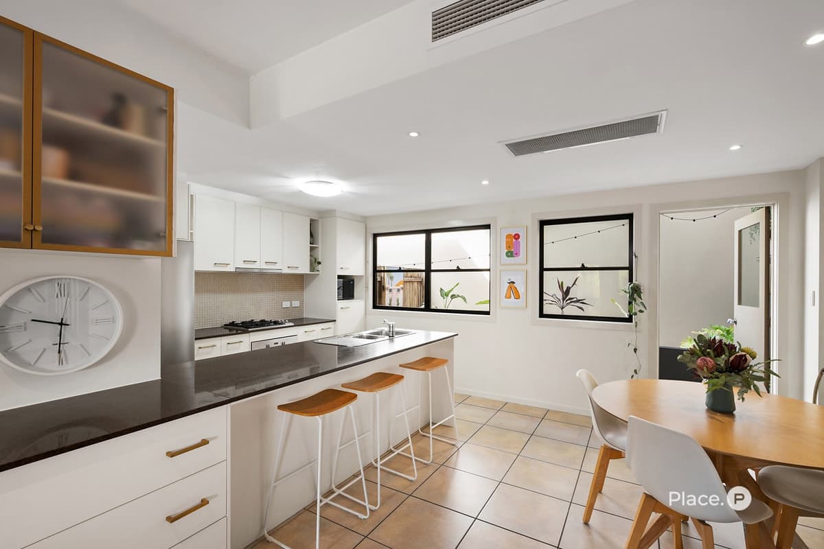 43 Sixth Avenue, Windsor - Thumbnail 4