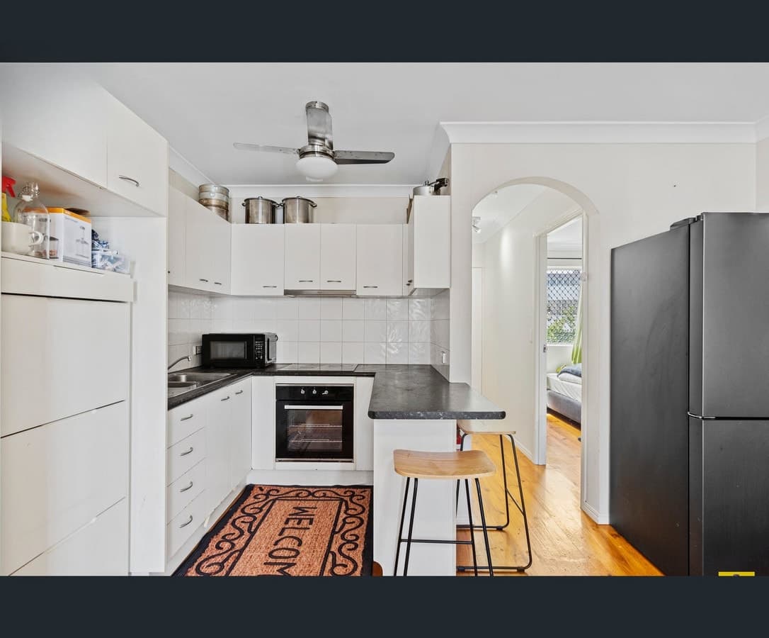 88 Cleveland Street, Stones Corner - Image 1