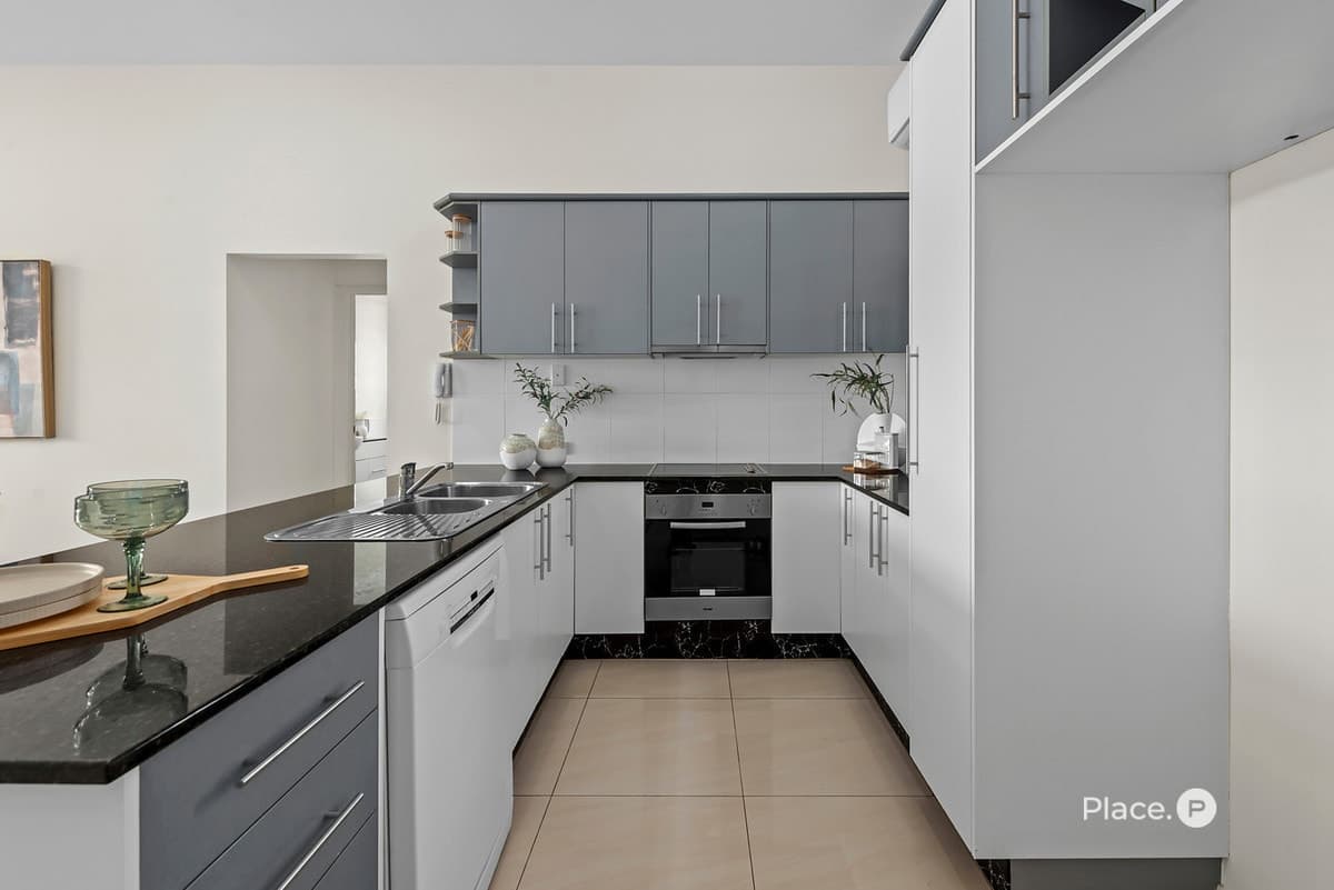 27 Brinawa Street, Camp Hill - Thumbnail 3