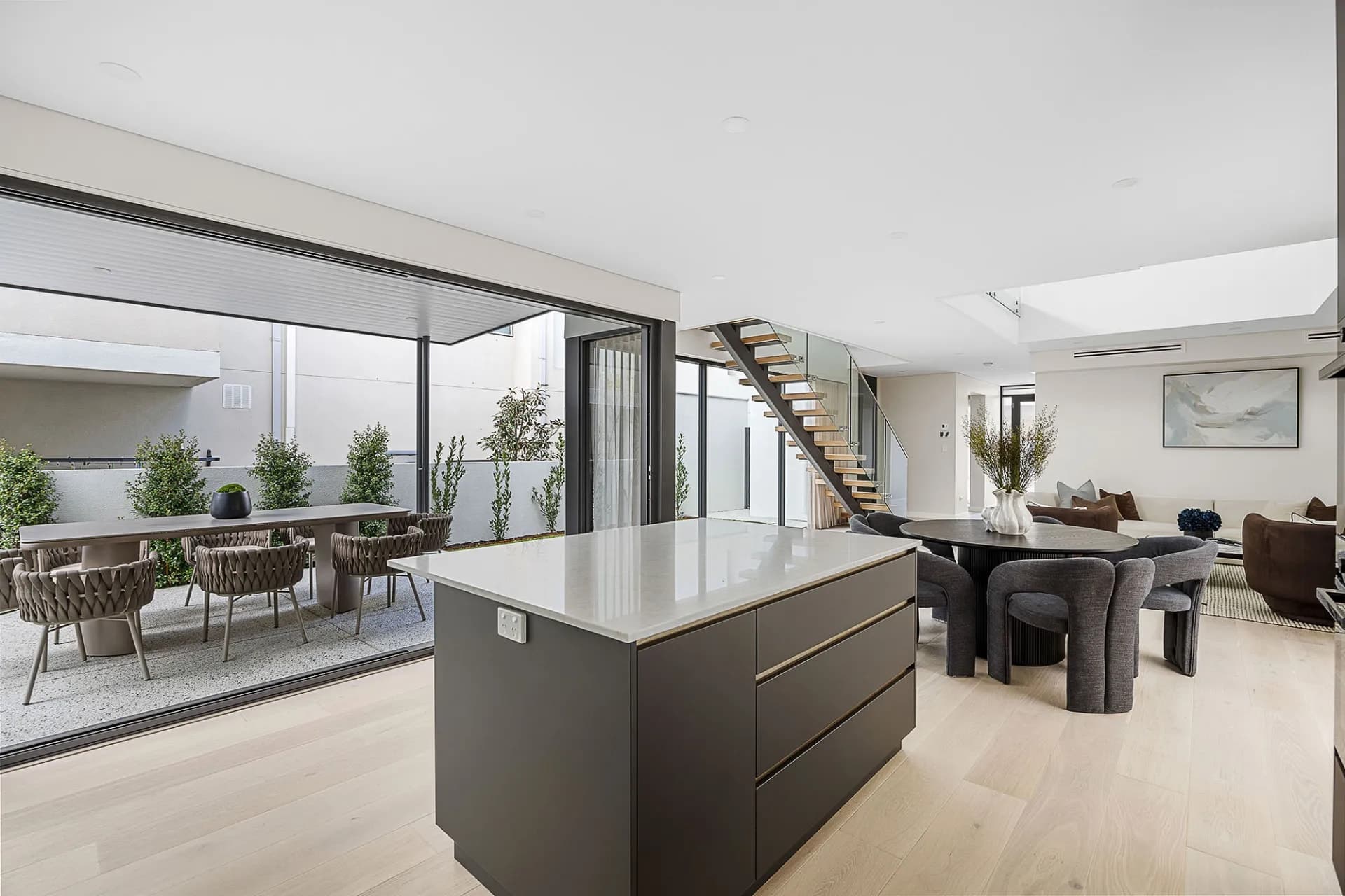 13 Loneragan Street, Nedlands, WA, Nedlands - Thumbnail 2