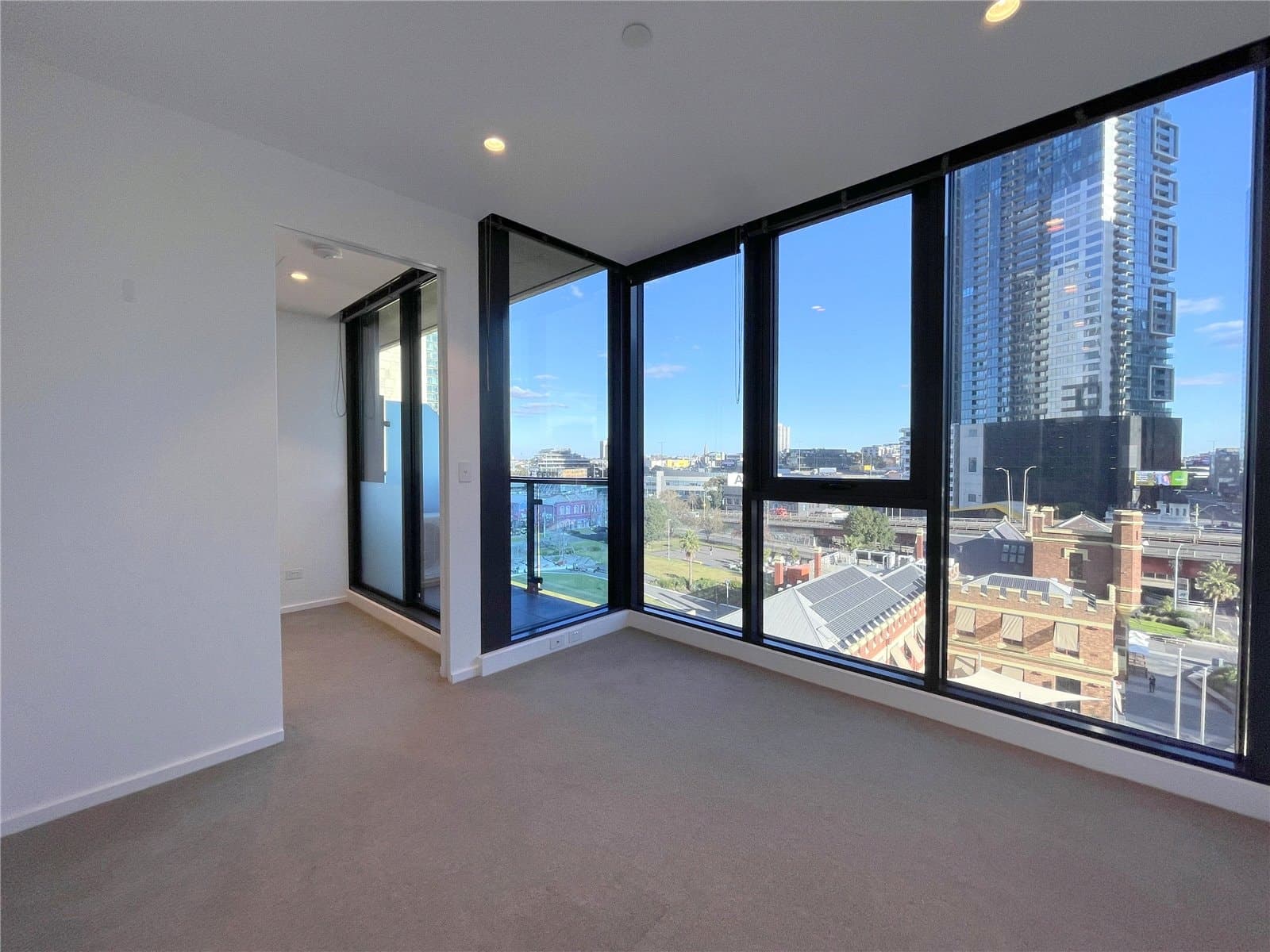 605/1 Balston Street, Southbank - Image 1