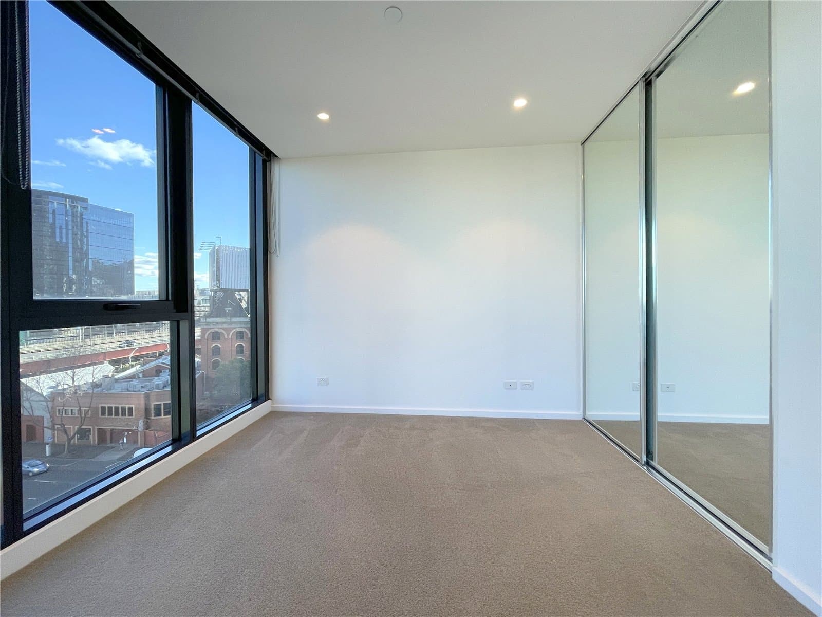 605/1 Balston Street, Southbank - Thumbnail 2