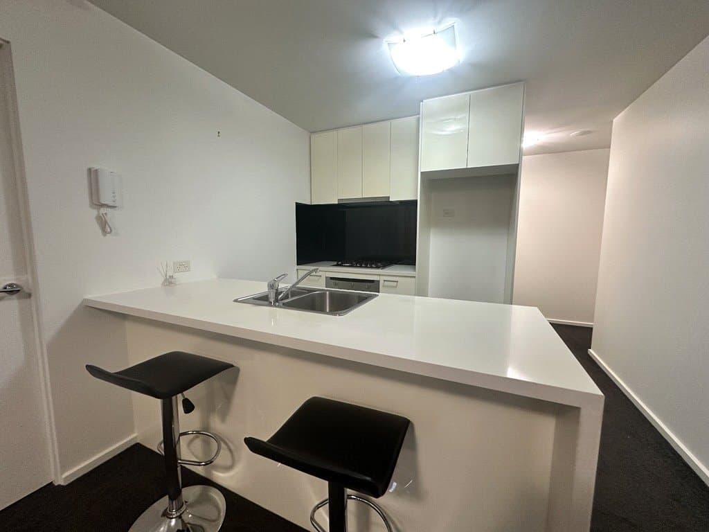 1706/241 City Road, Southbank - Thumbnail 4