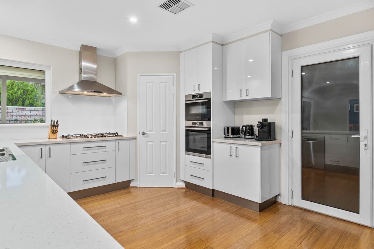 27 Meller Road, BIBRA LAKE, Bibra Lake - Thumbnail 2