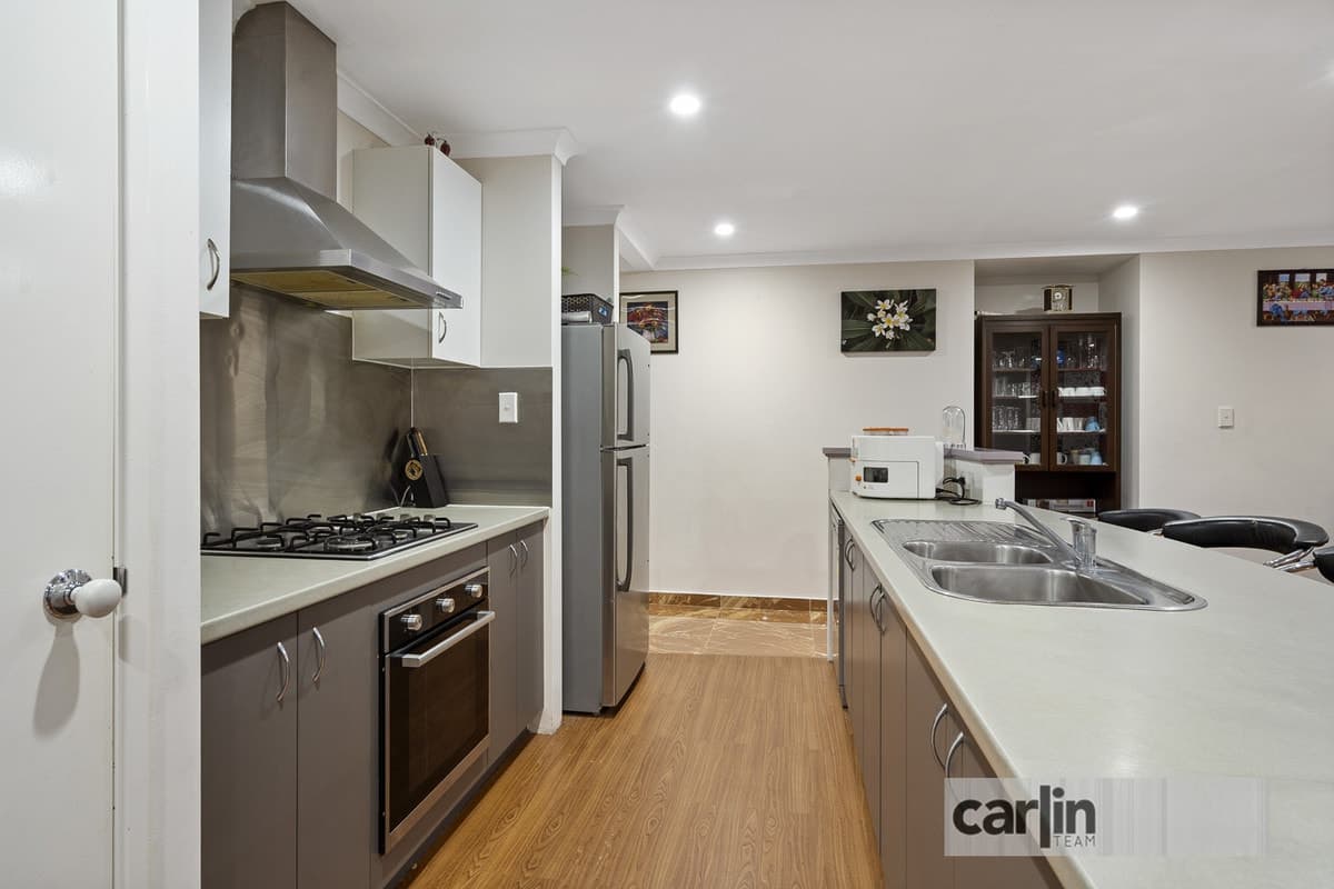 8 Versailles Parkway, AUBIN GROVE, Aubin Grove - Thumbnail 3