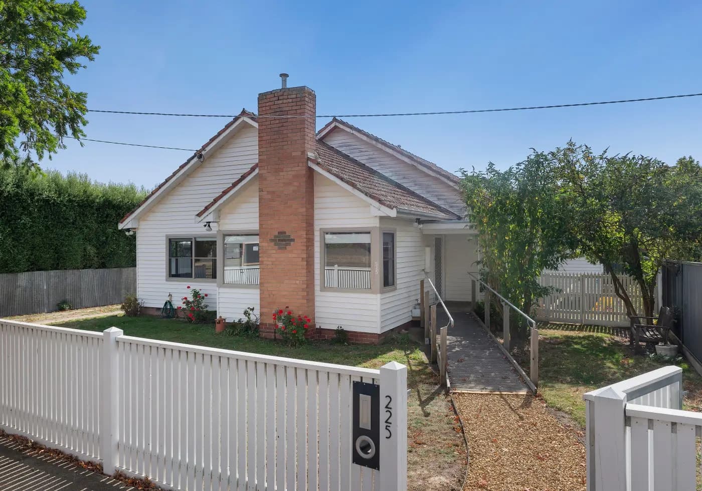 225 Scott Parade, Brown Hill, VIC, Brown Hill - Thumbnail 2