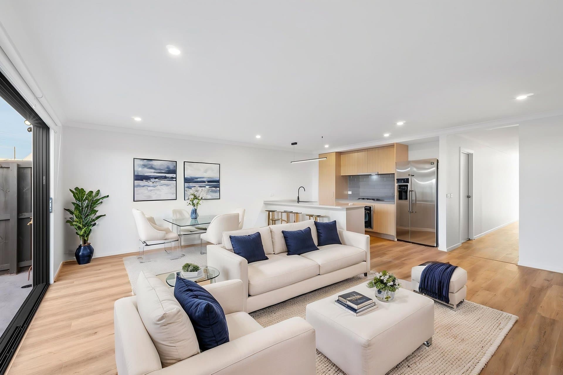 85 Thistle Place, South Morang - Thumbnail 2