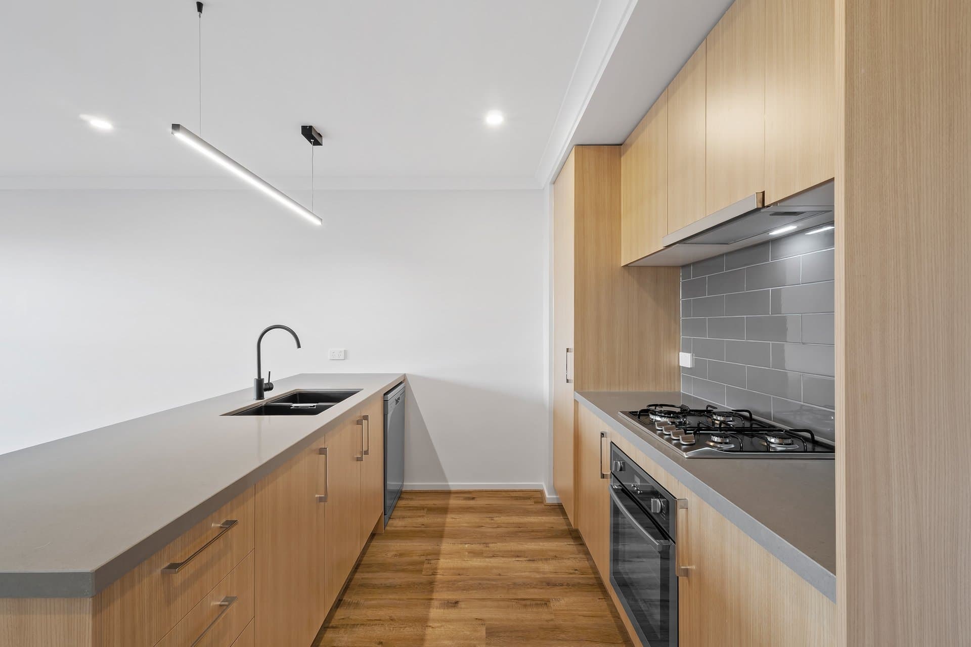 85 Thistle Place, South Morang - Thumbnail 4