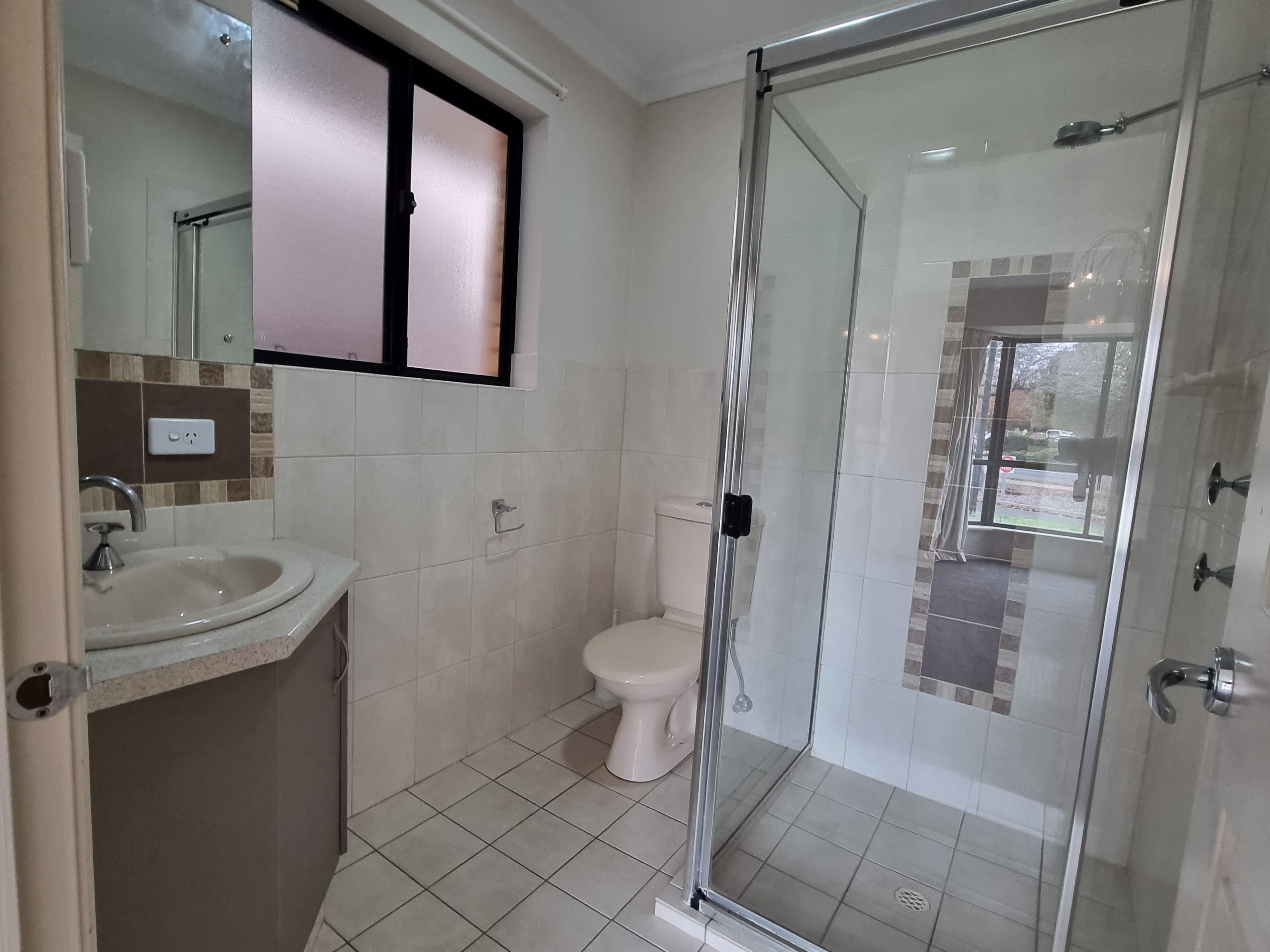 209 Folland Avenue LIGHTSVIEW, Lightsview - Thumbnail 4