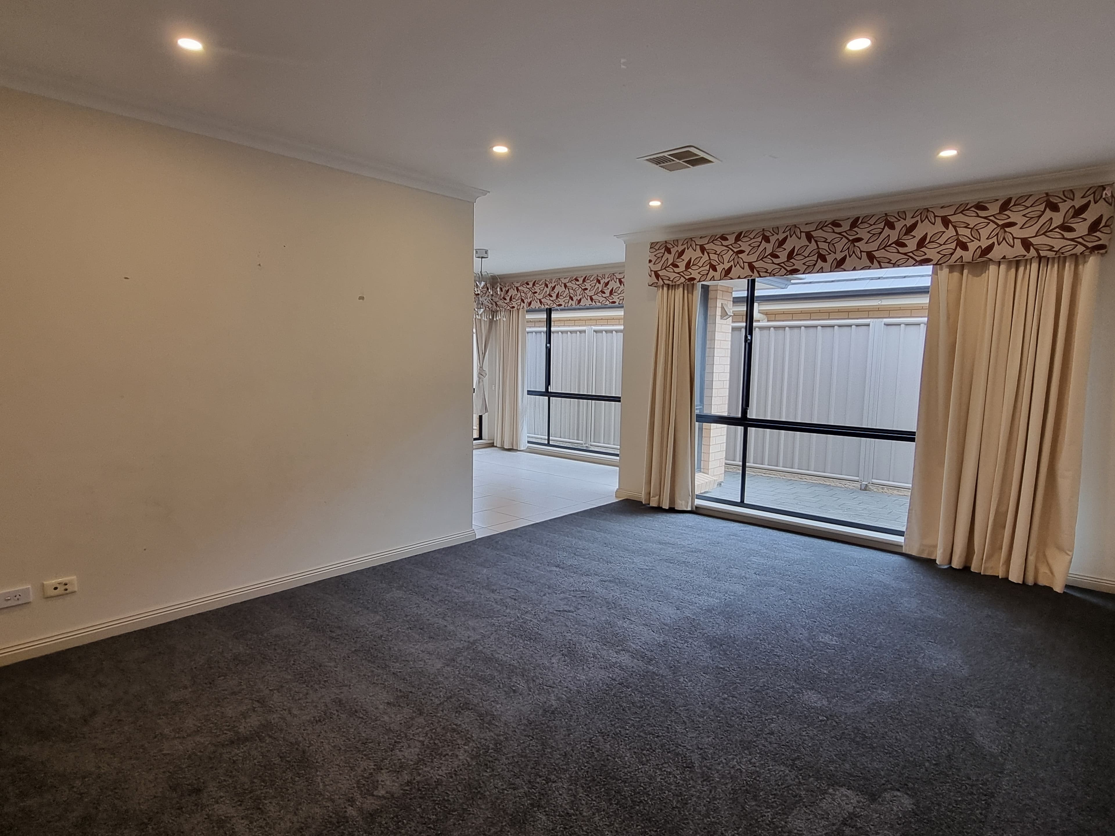 209 Folland Avenue LIGHTSVIEW, Lightsview - Thumbnail 5