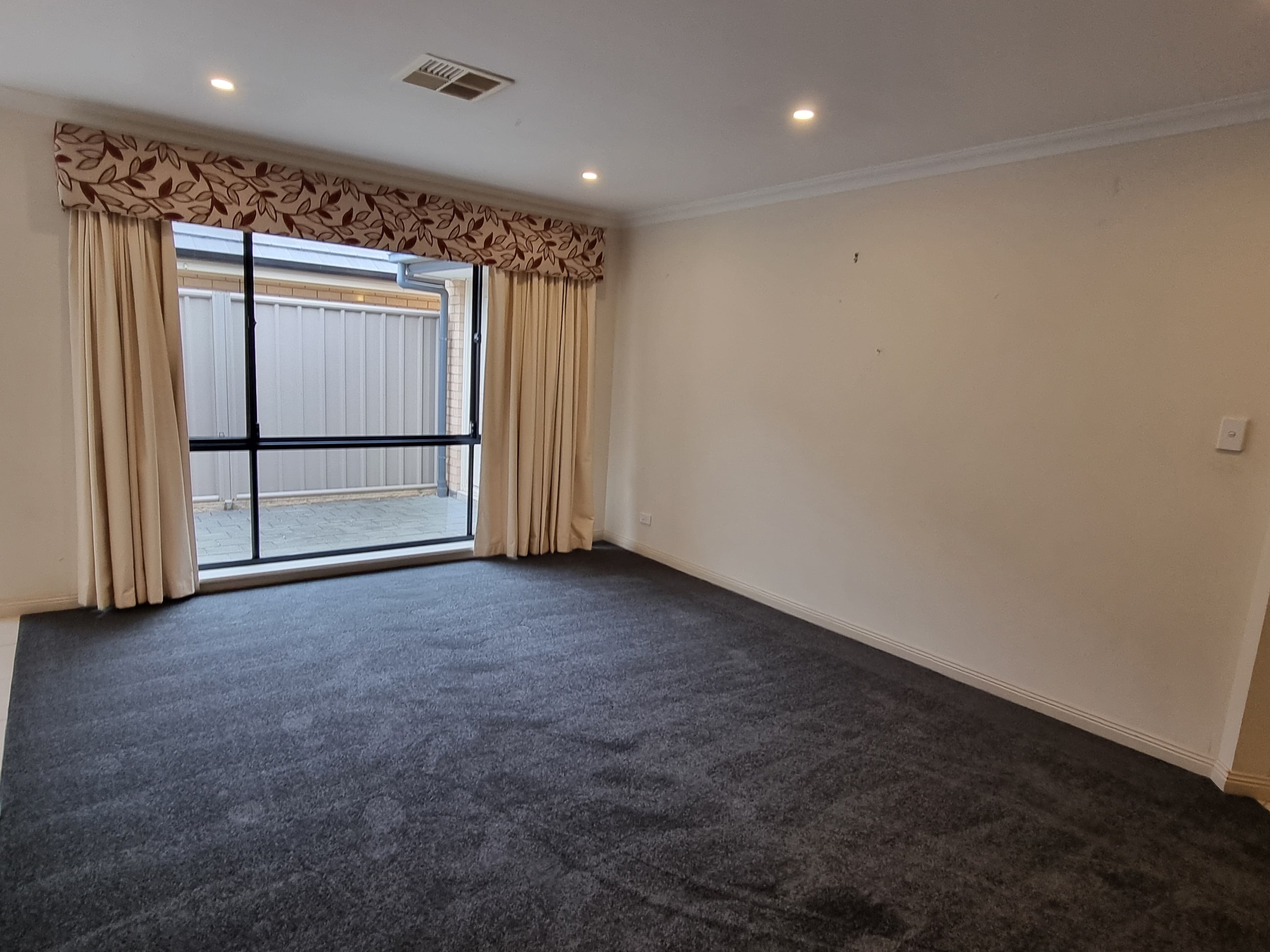 209 Folland Avenue LIGHTSVIEW, Lightsview - Thumbnail 6