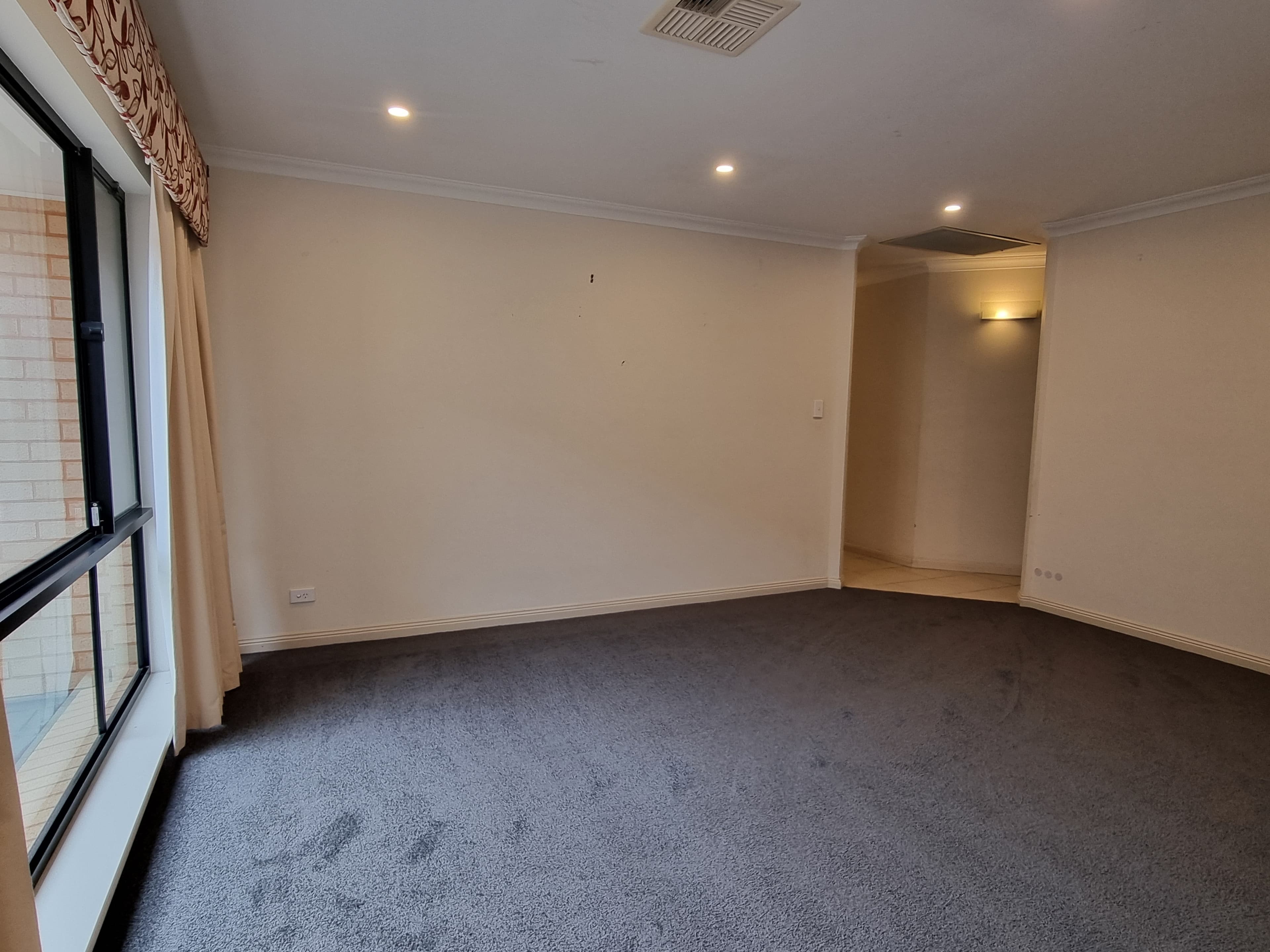 209 Folland Avenue LIGHTSVIEW, Lightsview - Thumbnail 7
